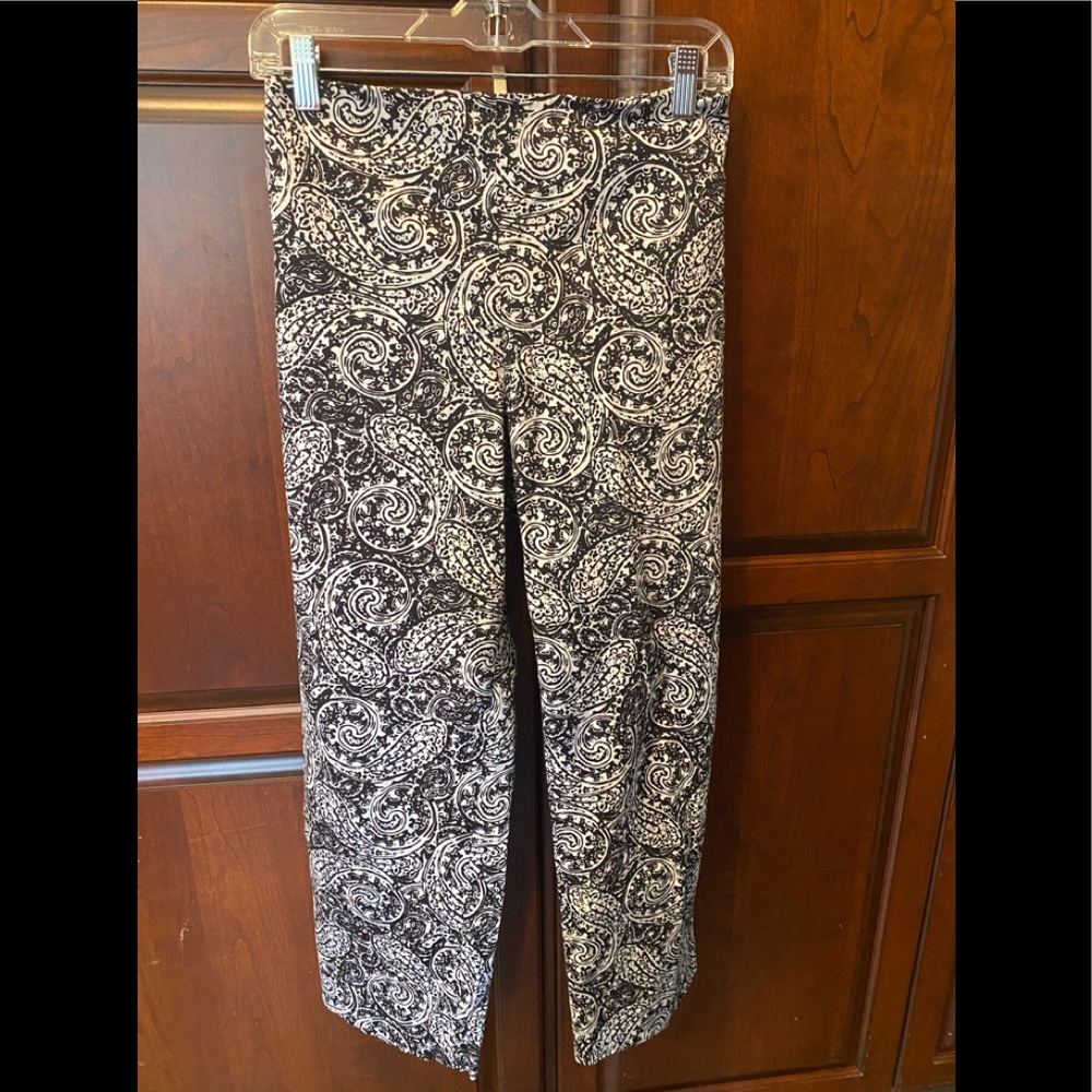 Black and white cropped pant, side zip